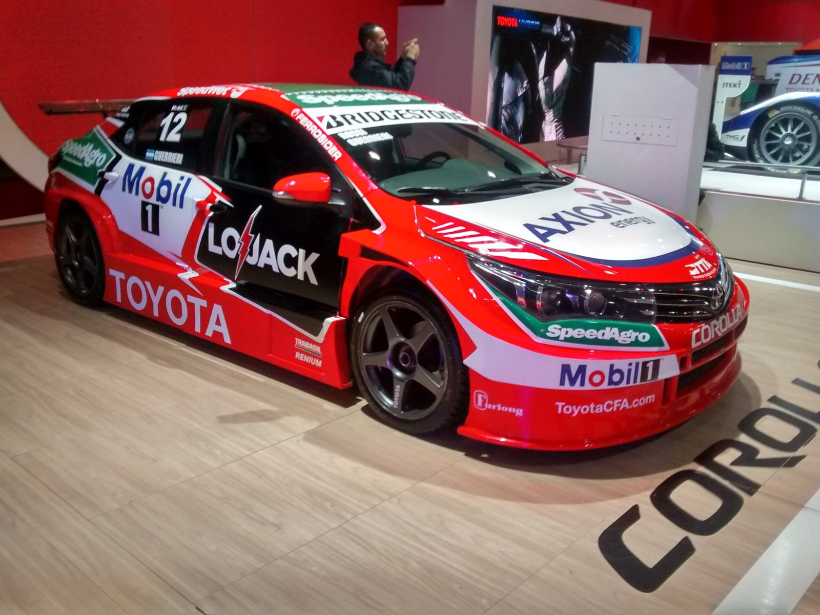 سيارة كورولا الرائعة فلوق سافرت من جدة الصبح بالسيارة وكان الجو صيف وصلت الاردن بالليل وكان الجو برد ومطر