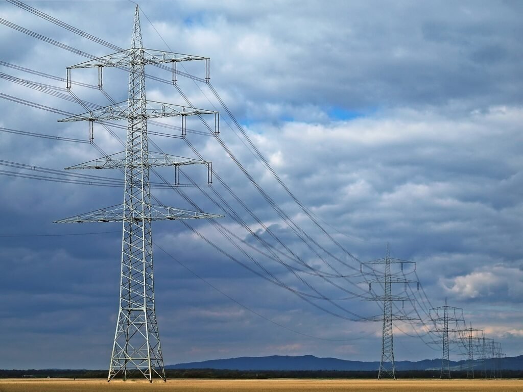 % لماذا يستخدم الجهد العالي لنقل الكهرباء