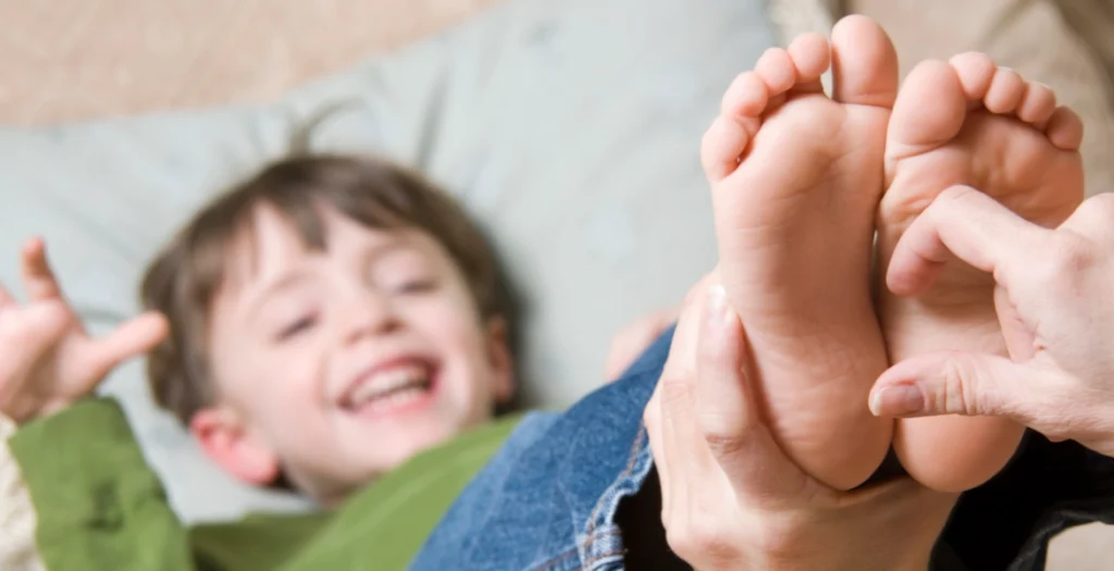 % لماذا لا يضحك الشخص عندما يقوم بدغدغة نفسه؟