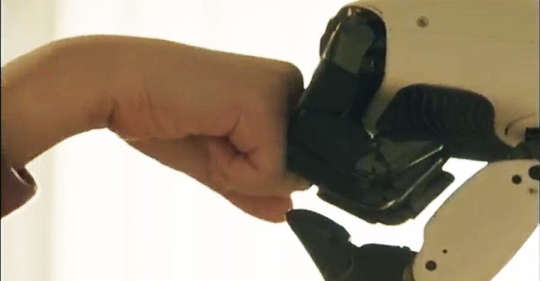 شركة LG تكشف عن روبوت منزلي جديد لإنجاز المهام المنزلية تلقائيًا بتقنيات متقدمة
