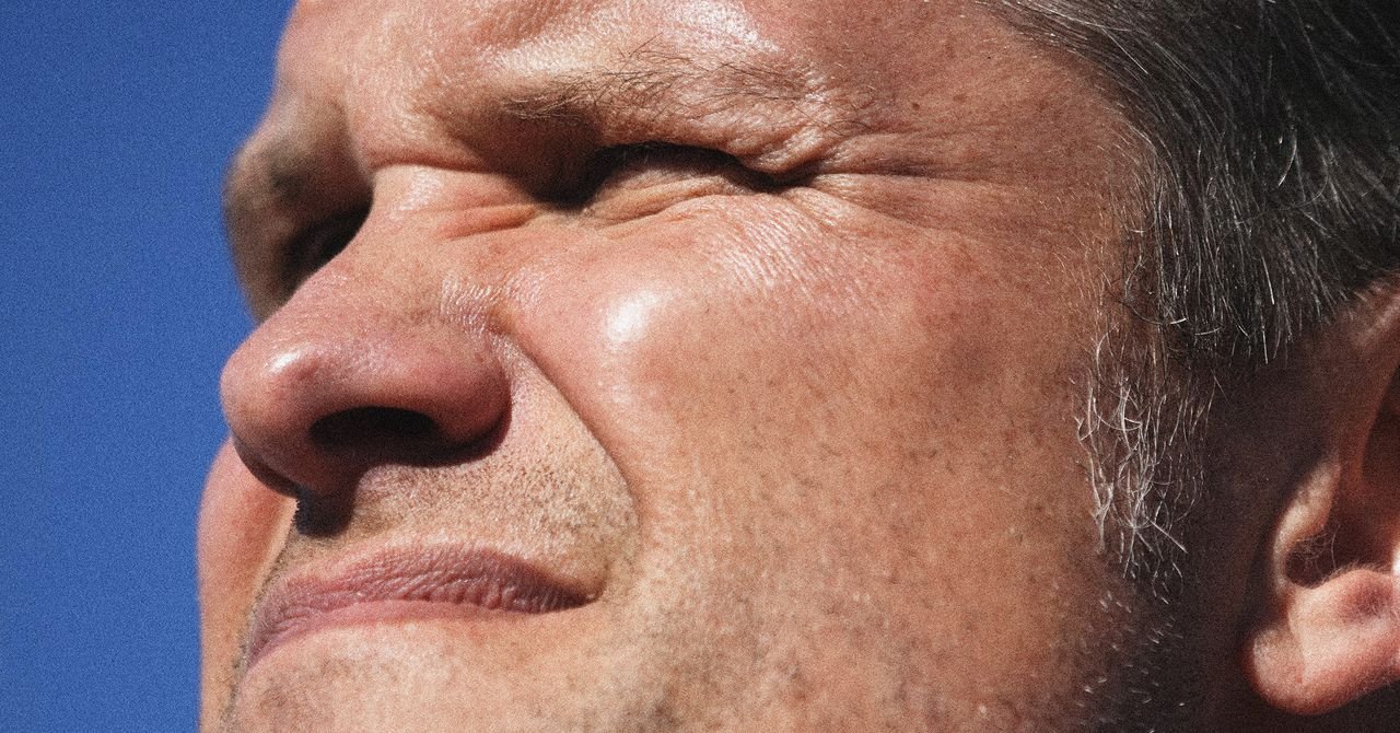 عواقب استخدام تطبيق Signal في الاتصالات الحكومية: تقرير حول “Signalgate” Imported Article – 2025-12-15 17:10:32