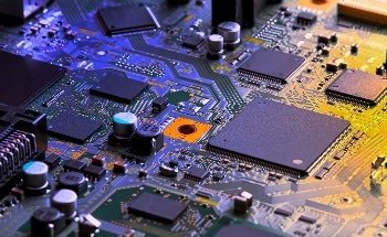 تيسكان تعزز كفاءة عمليات صناعة أشباه الموصلات بتقنية الليزر فيمتوشيسل المتقدمة