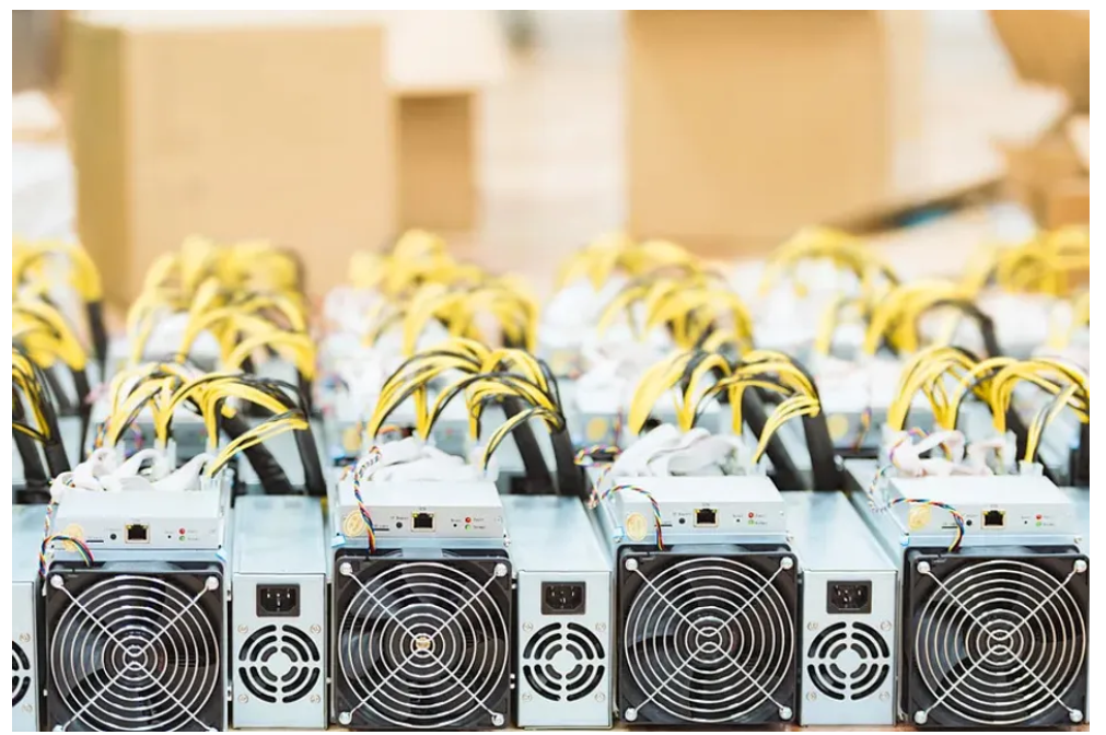 فهم الدوائر المتكاملة المخصصة (ASIC): التعريف، الأنواع، والاستخدامات في عالم الهندسة الكهربائية