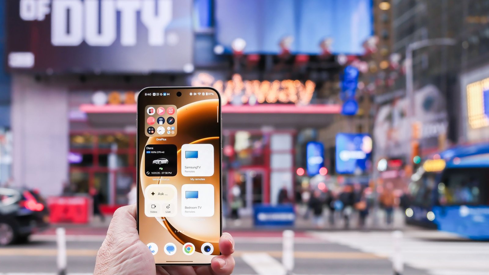 "هل تشعر بالملل من الهواتف؟ إليك أربعة تطورات مثيرة في عالم الهواتف لعام 2023"