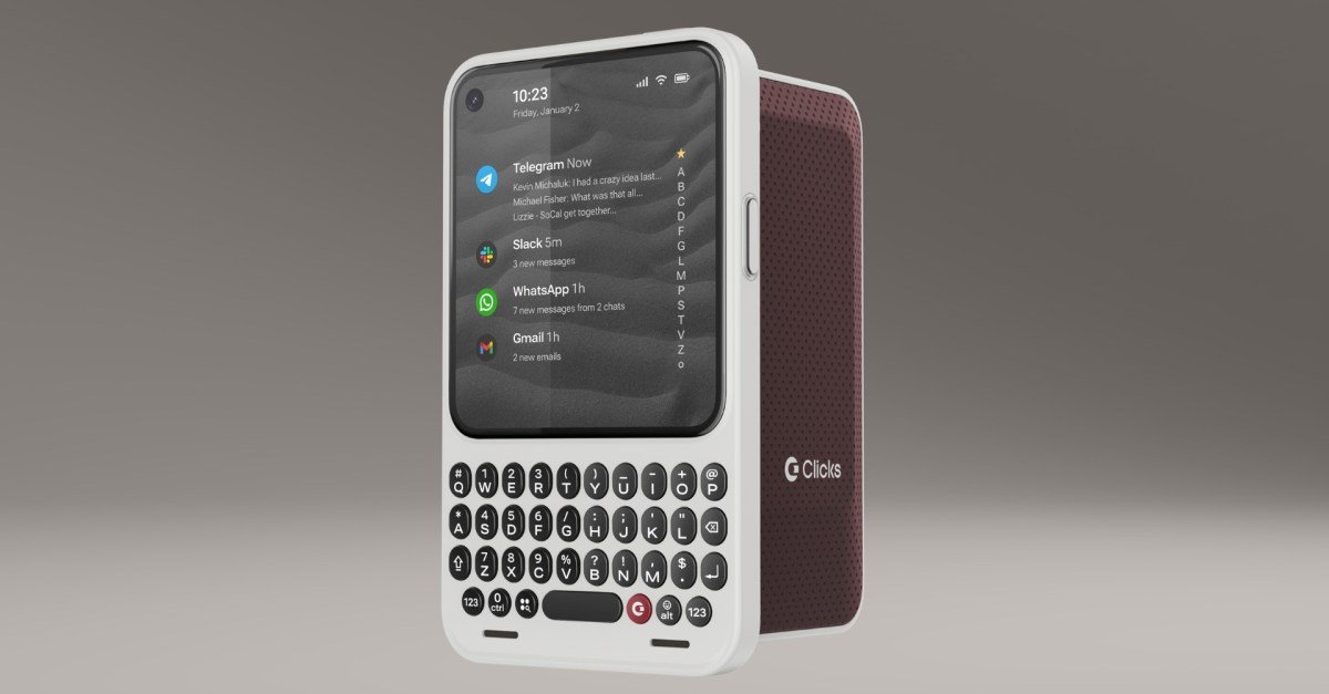 تجربة فريدة مع Clicks Communicator: كيبورد فيزيائي ونظام Android 16 The Clicks Communicator: تجربة هاتفية تشبه BlackBerry على جوالك الذكي