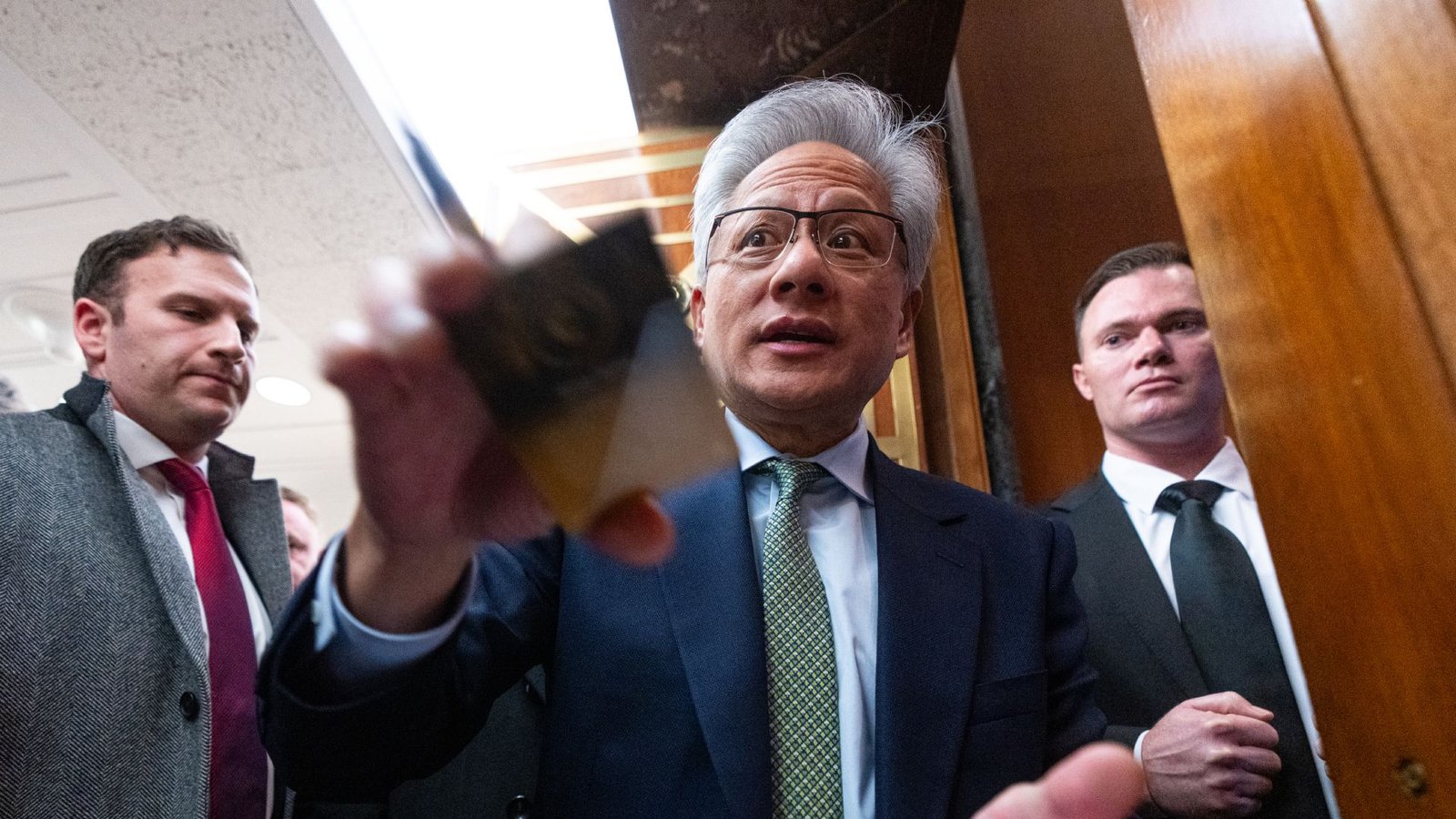 تقارير U.S. Council: قدرات معالجات AI من Huawei لا تزال متخلفة عن نظيرتها الأمريكية ونvidia تتفوق بوضوح
