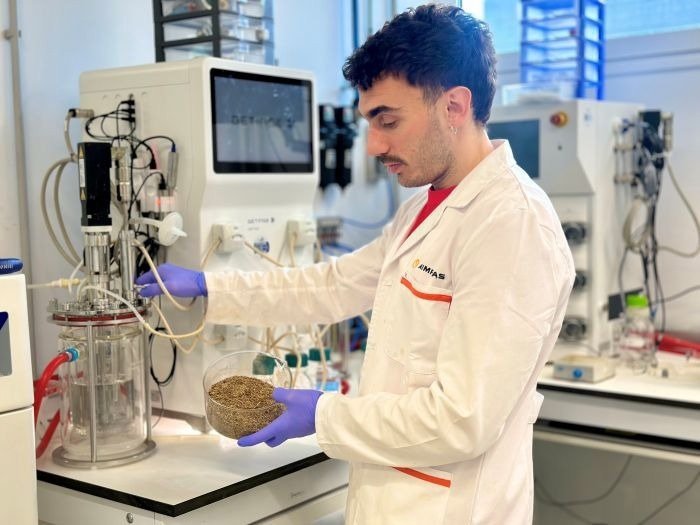 مشروع يطور عمليات ميكانيكية مبتكرة لإنتاج Sustainable Bioplastics من مخلفات الزراعة والتقليم
