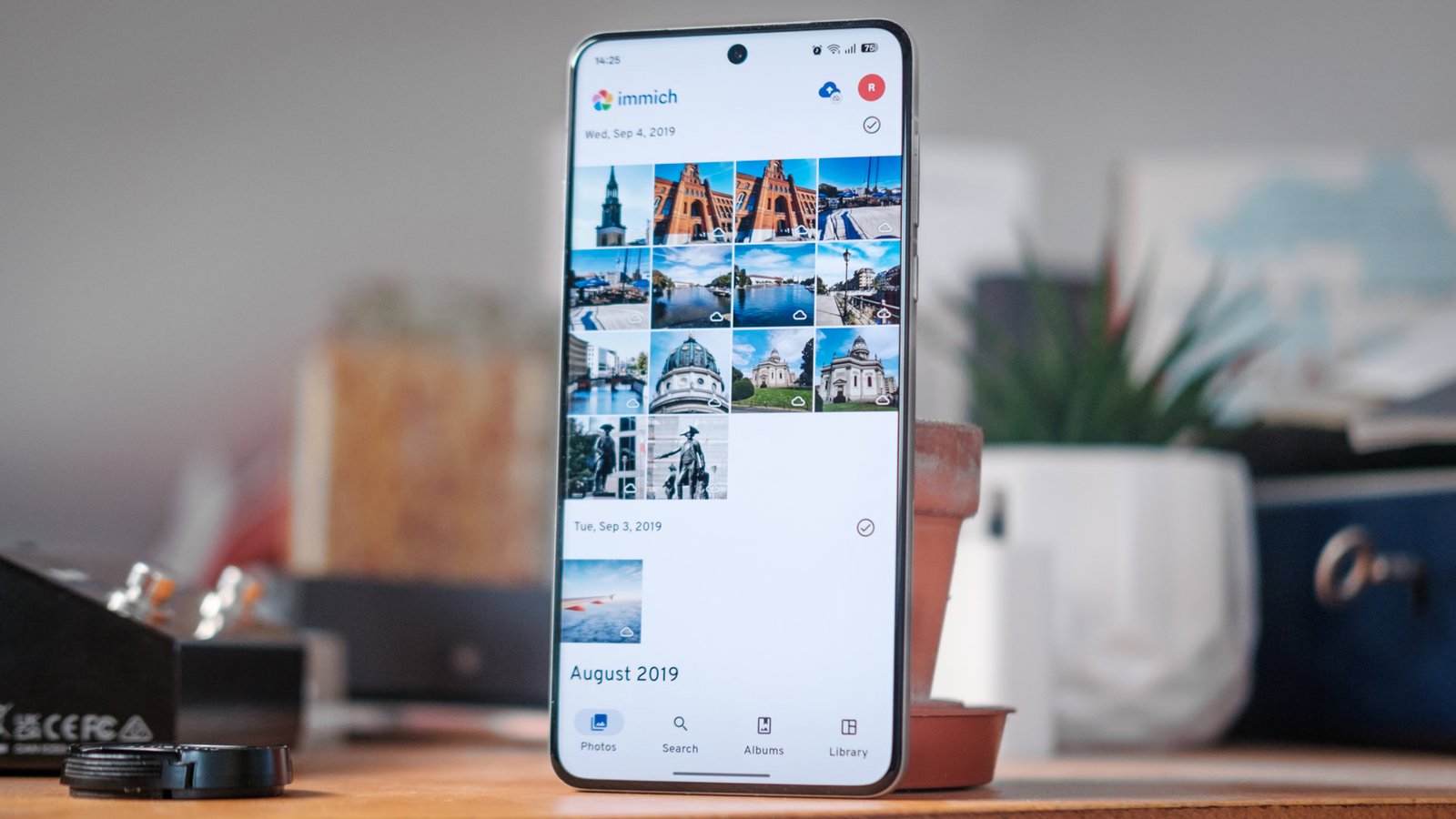 تجربتي في استبدال Google Photos بخدمة استضافة ذاتية على الهاتف الذكي
