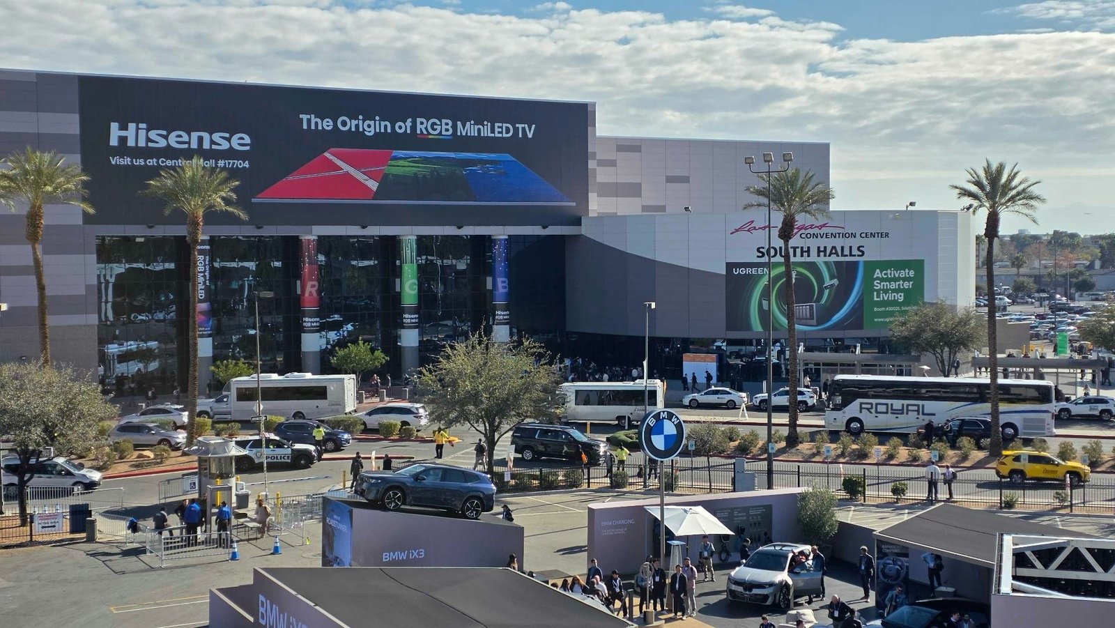 CES 2026 اليوم الثاني: شاشة Dell 52 إنش 6K، AMD تتجاهل Intel Arc B390، وMSI تحمي PSU من أعطال RTX 5090
