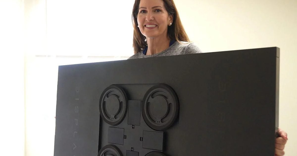 هل توقف حامل تلفازك على الحائط عن العمل؟ Displace Hub تختبر الحل في CES
