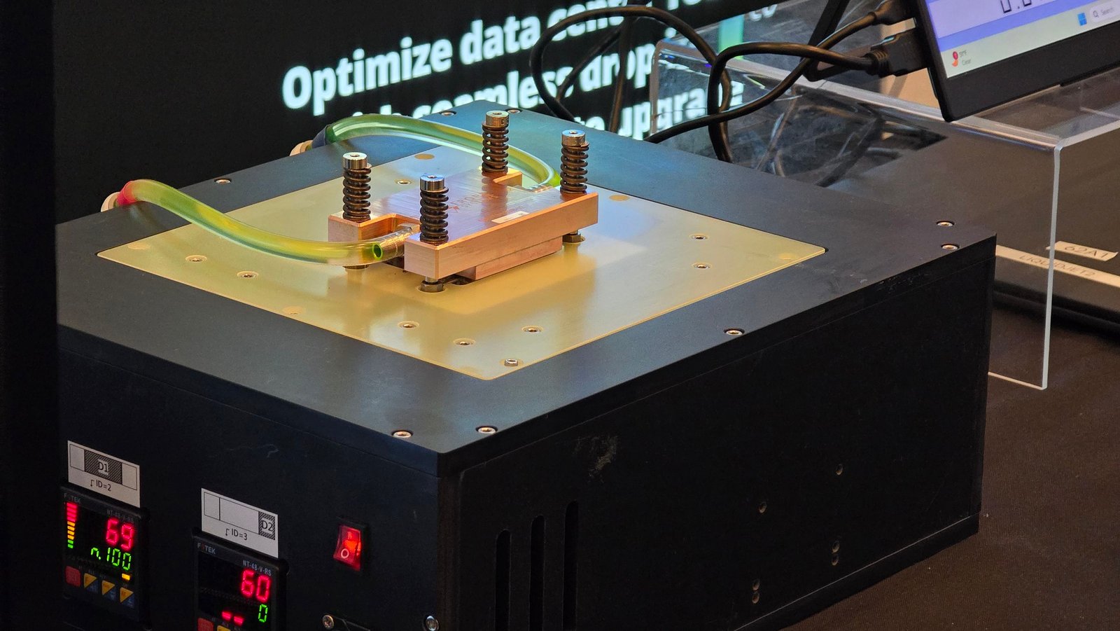 عرض مباشر لأنظمة التبريد LiquidJet وAirJet Pak من Frore Systems بأجهزة الإنتاج وكفاءة عالية
