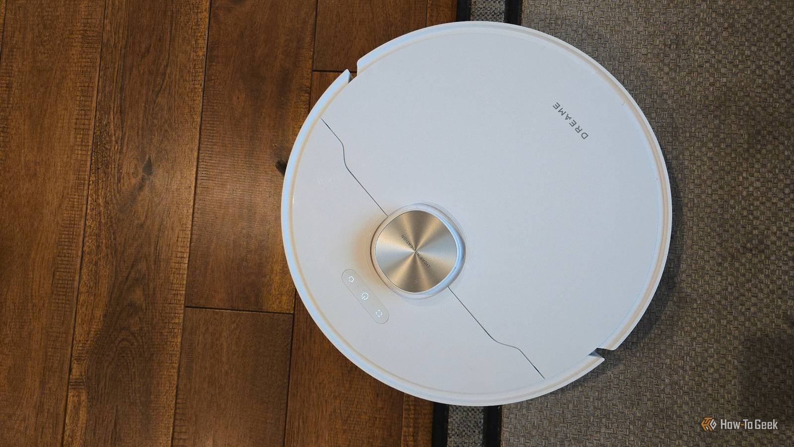 روبوت تنظيف ذكي يعتمد على أنظمة مدمجة في التنقل يتفوق عليها في الأداء التنظيفي
