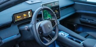 Polestar تعزز تصميمها المقبل بمزيد من الأزرار الفيزيائية وألوان حقيقية متعددة Polestar تعزز تصميمها المقبل بمزيد من الأزرار الفيزيائية وألوان حقيقية متعددة