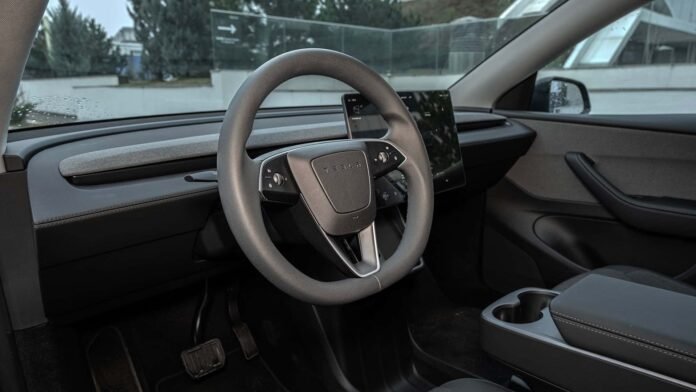 السبب التقني وراء إيقاف Tesla نظام Autopilot للقيادة الذكية
