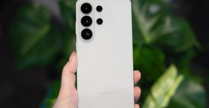 تجربة عملية في فهم تقنية Privacy Display الجديدة لهاتف Galaxy S26 Ultra
