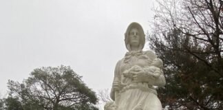 تمثال Madonna of the Trail في Richmond بولاية Indiana يحتفل بتاريخ المنطقة
