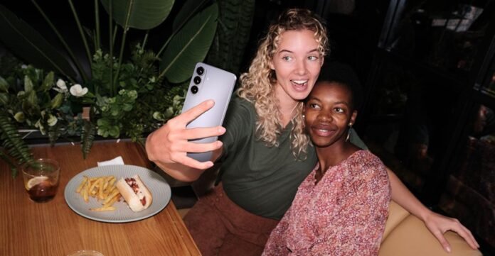 مقارنة شاملة بين هواتف Galaxy S26 الجديدة من حيث الأداء والتقنيات الأساسية
