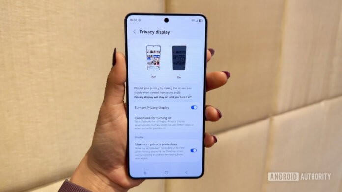 اختبار مستقل يكشف أداء شاشة الخصوصية في Galaxy S26 Ultra بأرقام لافتة
