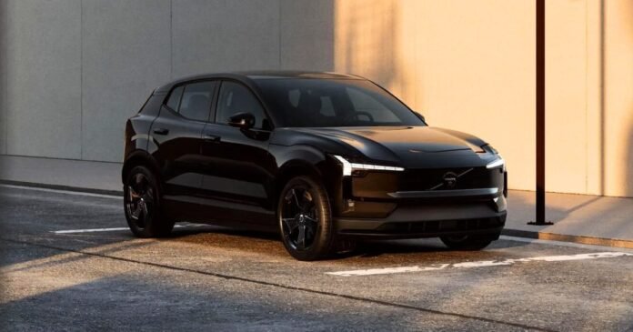 تخفيض سعر Volvo EX30 EV مع إضافة وظيفة الشحن العكسي المميزة
