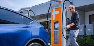 تزايد طلب شحن السيارات الكهربائية مقابل تقاعس البنية التحتية للشحن
