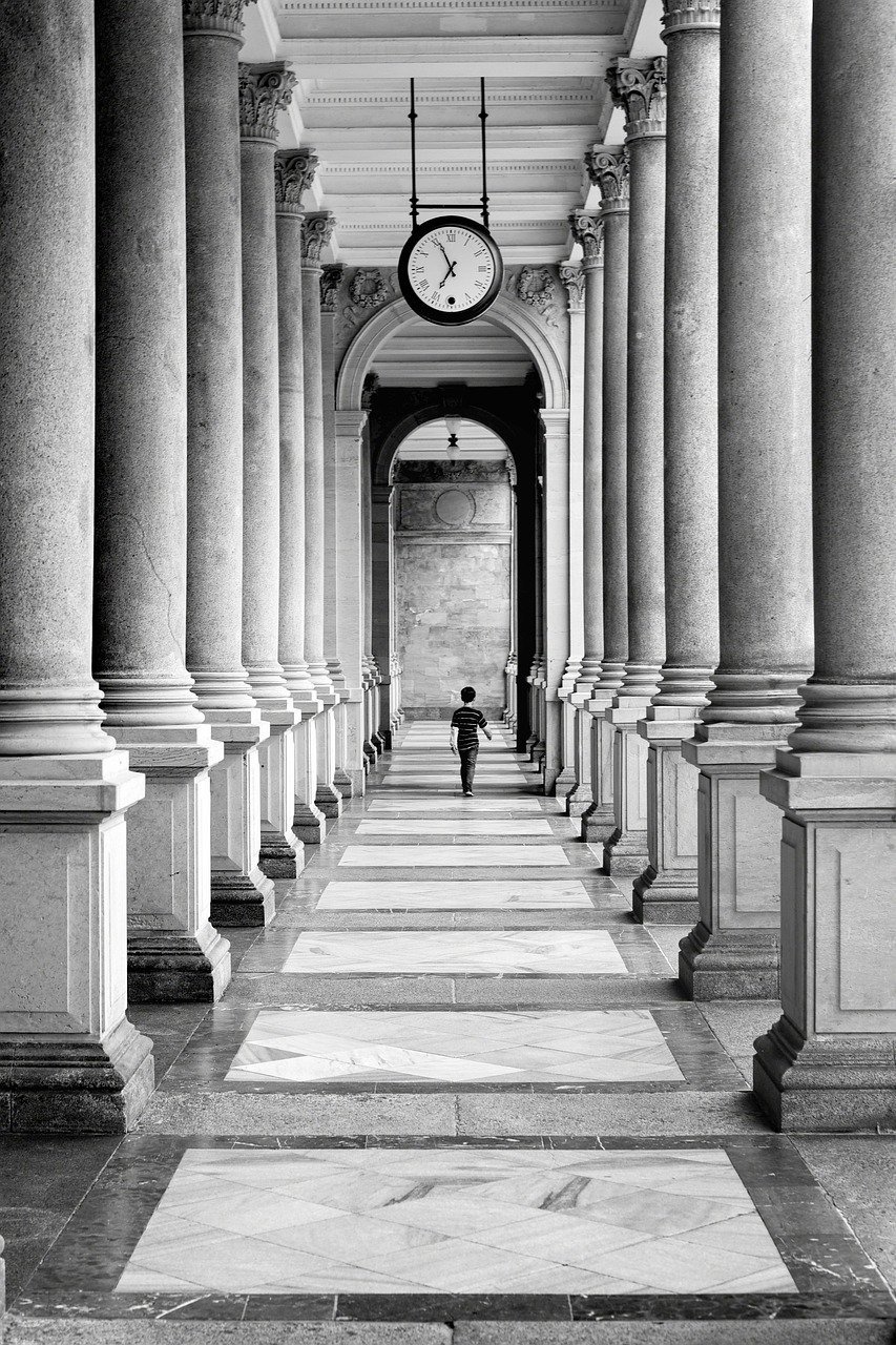 التصميم المعماري لساحة East Courtyard: توازن بين الحداثة والطبيعة الريفية التصميم المعماري لساحة East Courtyard بواسطة Benzhe Design