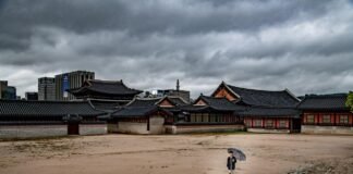 قوة خفية تحت المحيط الأطلسي تسببت في تشقق وادي طوله 500 كيلومتر
