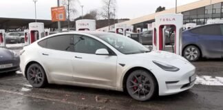 حالة بطارية 2019 Model 3 تبدو متدهورة بشدة.. لكن الواقع أعقد من ذلك
