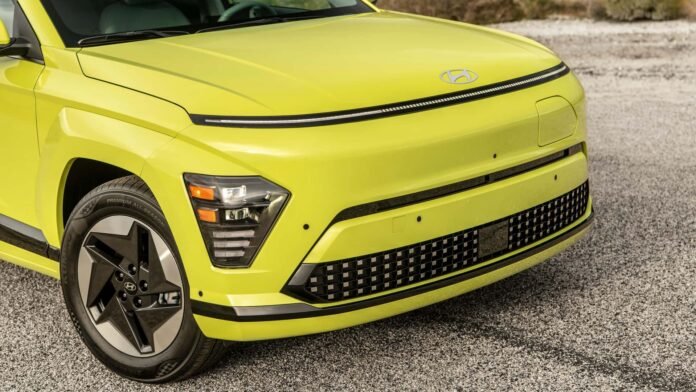 Hyundai Kona Electric لن يحصل على موديل 2026: الأسباب التقنية وراء القرار
