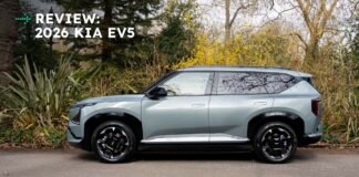 كيا EV5: سيارة SUV كهربائية عملية بتصميم صندوقي ومواصفات متوازنة Kia EV5: خيار أكثر مربعية وأقل تكلفة من EV6 مع اختلاف تقني واحد