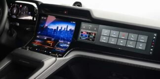 شاشة Porsche المنحنية المبتكرة: تحوّل تقني في شاشات اللمس بالسيارات
