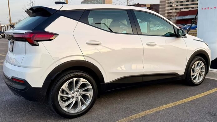 اختبار مدى القيادة بسرعات 75 ميل/س لسيارة 2027 Chevy Bolt EV الكهربائية الأقل تكلفة في أمريكا
