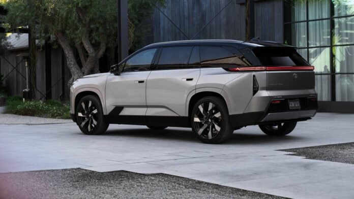 سيارة SUV يابانية تعيد تعريف الفخامة عبر تقنيات Embedded Systems متقدمة
