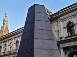 انعكاس Gesellschaftsspiegel في هامبورغ بألمانيا: نبذة عن المجتمع المعاصر
