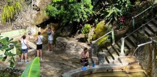 استكشف شلالات بيتون في بيل فيو سانت لوسيا: جنة طبيعية بمياه دافئة شلالات Piton في Belle Vue بسنت لوسيا تجذب اهتمام عشاق الطبيعة حول العالم