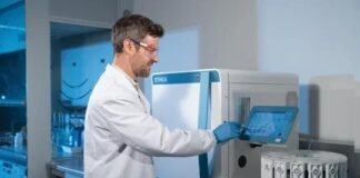 نظام ETHOS UP: محطة مختبرية متقدمة للهضم باستخدام الموجات الدقيقة ETHOS UP: محطة مختبر ميكروويف لأداء عالي في هضم العينات الميكانيكي