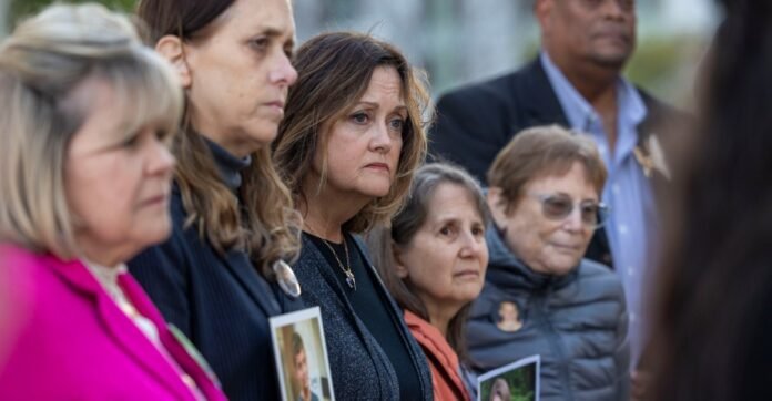 تجربة متابعة مواجهة grieving parents مع Mark Zuckerberg في المحكمة: دراسة هندسية وسلوكية
