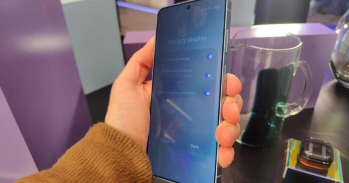تقنية Privacy Display من Samsung تبرز كأفضل ابتكار لتعزيز تجربة Galaxy S26 Ultra

