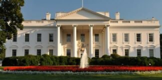 Hyperscalers يوقعون تعهد البيت الأبيض لتمويل ترقية طاقة مراكز البيانات والشبكات الكهربائية
