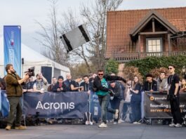 عودة Server tossing كلاعبة رياضية في بيئات تشغيل الألعاب مع خبراء IT
