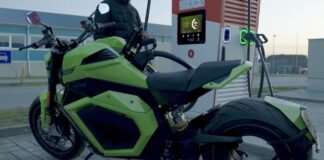 شحن بطارية Donut Lab الصلبة في سيارة كهربائية حقيقية: تجربة تقنية متقدمة
