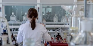 مرضى الاكتئاب جربوا عدة علاجات ثم غيّر Implant حياتهم
