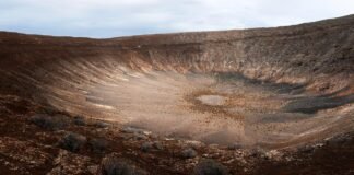 شاهد لحظة انزلاق صدع بطول 2.5 متر على الأرض في الوقت الحقيقي
