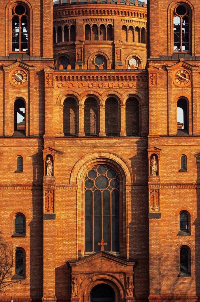 الذاكرة الحرارية: دور المناخ في تشكيل التراث المعماري
