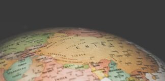 بحيرات Blackwater في Congo Basin تطلق كربوناً قديماً إلى الغلاف الجوي
