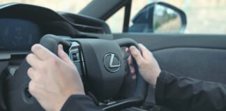 الصين تستهدف تعزيز السلامة عبر نظام Yoke Steering Wheels في السيارات
