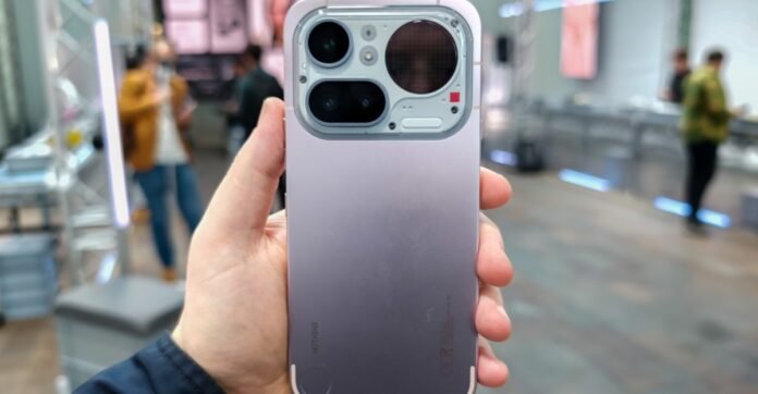 Phone 4A Pro المعدني النحيف لا يخفي أي عيب نهائيًا في الأداء والتصميم
