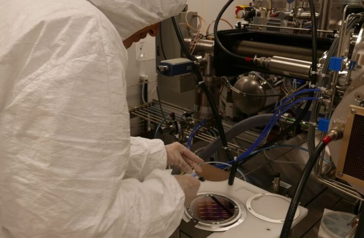 كيف يجمع معهد Quantum في NYU بين البحث العلمي والتطبيق في أنظمة القدرة الكهربائية
