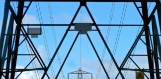 انهيار شبكة الطاقة في North America: تحدٍ تقني غير مسبوق لشبكات القدرة
