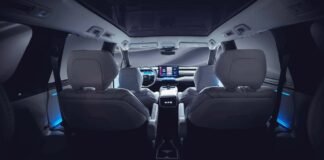 نظرة متعمقة على Toyota Three نظرة متعمقة على Toyota Three