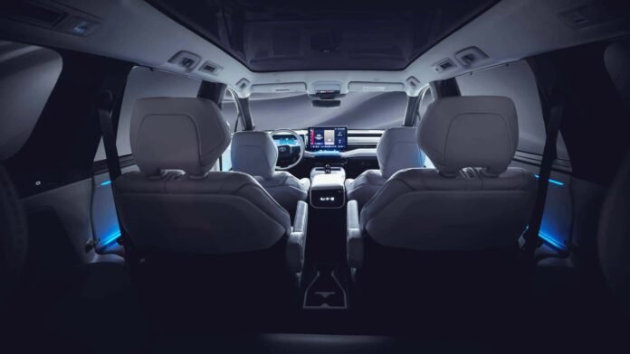 نظرة متعمقة على Toyota Three
